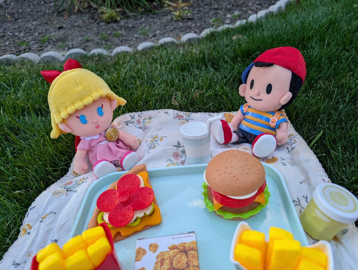 twosonsangel's tweet photo. At a picnic with my friends! :D https://t.co/RKHqqGTB1J