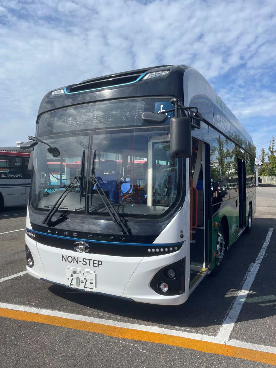 hokushin_kouhou's tweet photo. 先日、電気バスの試乗会に参加しました。
排出ガスゼロ車両の静粛性・快適性を体感し、脱炭素社会に資する交通インフラの進化を実感いたしました。
国土交通省では、持続可能な公共交通やグリーン社会の実現に向けて、次世代モビリティの普及を推進してまいります。
#電気バス　#公共交通 https://t.co/iDyKF6UI8A