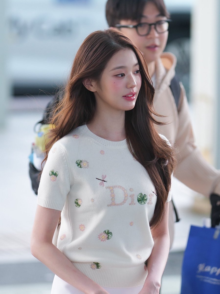 Ayano_WonYoung's tweet photo. 260928 인천공항

가을바람과 함께🥰

WONYOUNG EN ROUTE #ParisBoundWonyoung #JANGWONYOUNG #WONYOUNG #DiorSS27 @Dior https://t.co/cTnrbQEHUM