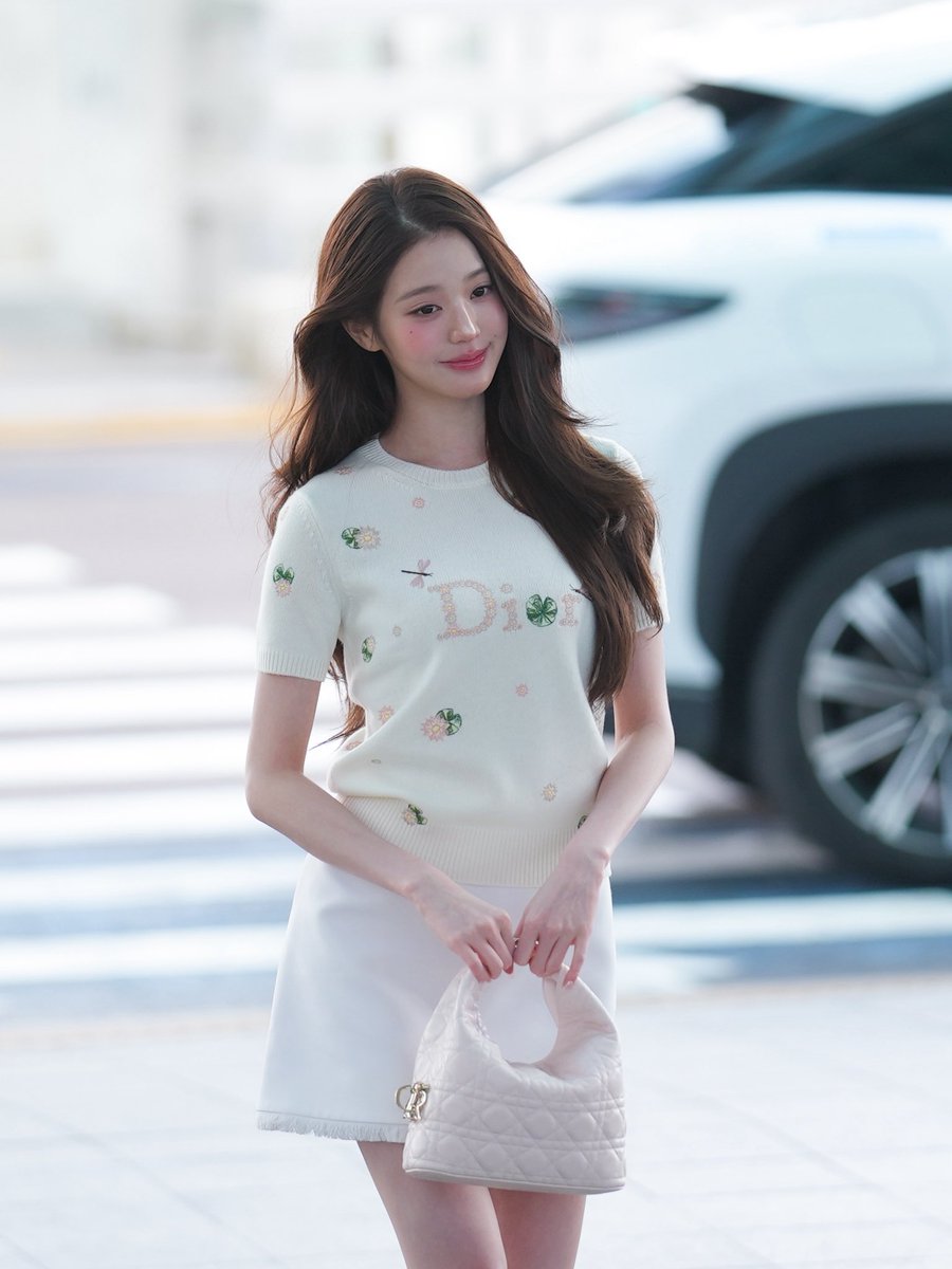 Ayano_WonYoung's tweet photo. 260928 인천공항

가을바람과 함께🥰

WONYOUNG EN ROUTE #ParisBoundWonyoung #JANGWONYOUNG #WONYOUNG #DiorSS27 @Dior https://t.co/cTnrbQEHUM