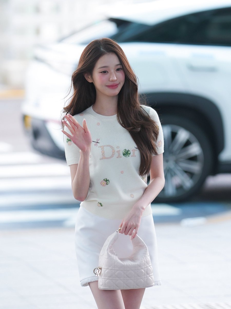 Ayano_WonYoung's tweet photo. 260928 인천공항

가을바람과 함께🥰

WONYOUNG EN ROUTE #ParisBoundWonyoung #JANGWONYOUNG #WONYOUNG #DiorSS27 @Dior https://t.co/cTnrbQEHUM