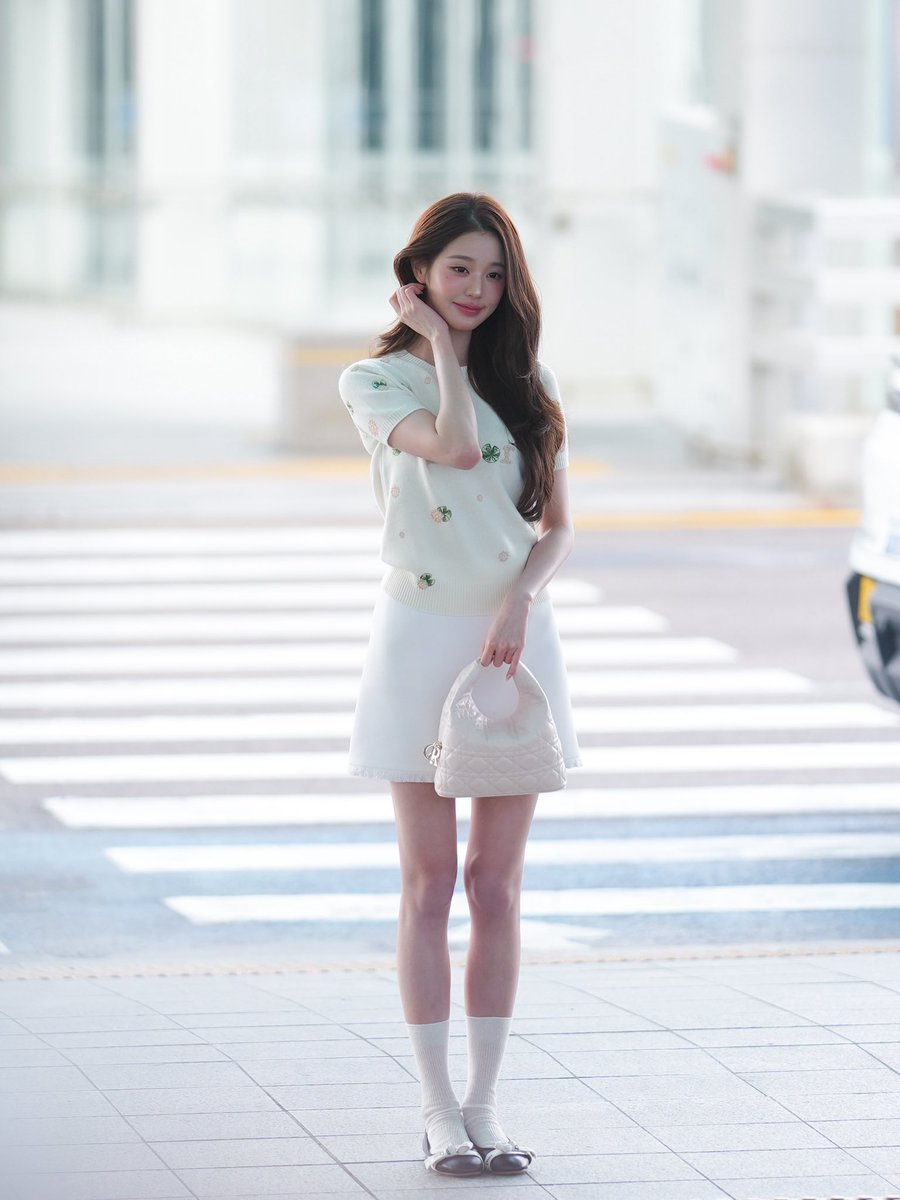 Ayano_WonYoung's tweet photo. 260928 인천공항

가을바람과 함께🥰

WONYOUNG EN ROUTE #ParisBoundWonyoung #JANGWONYOUNG #WONYOUNG #DiorSS27 @Dior https://t.co/cTnrbQEHUM