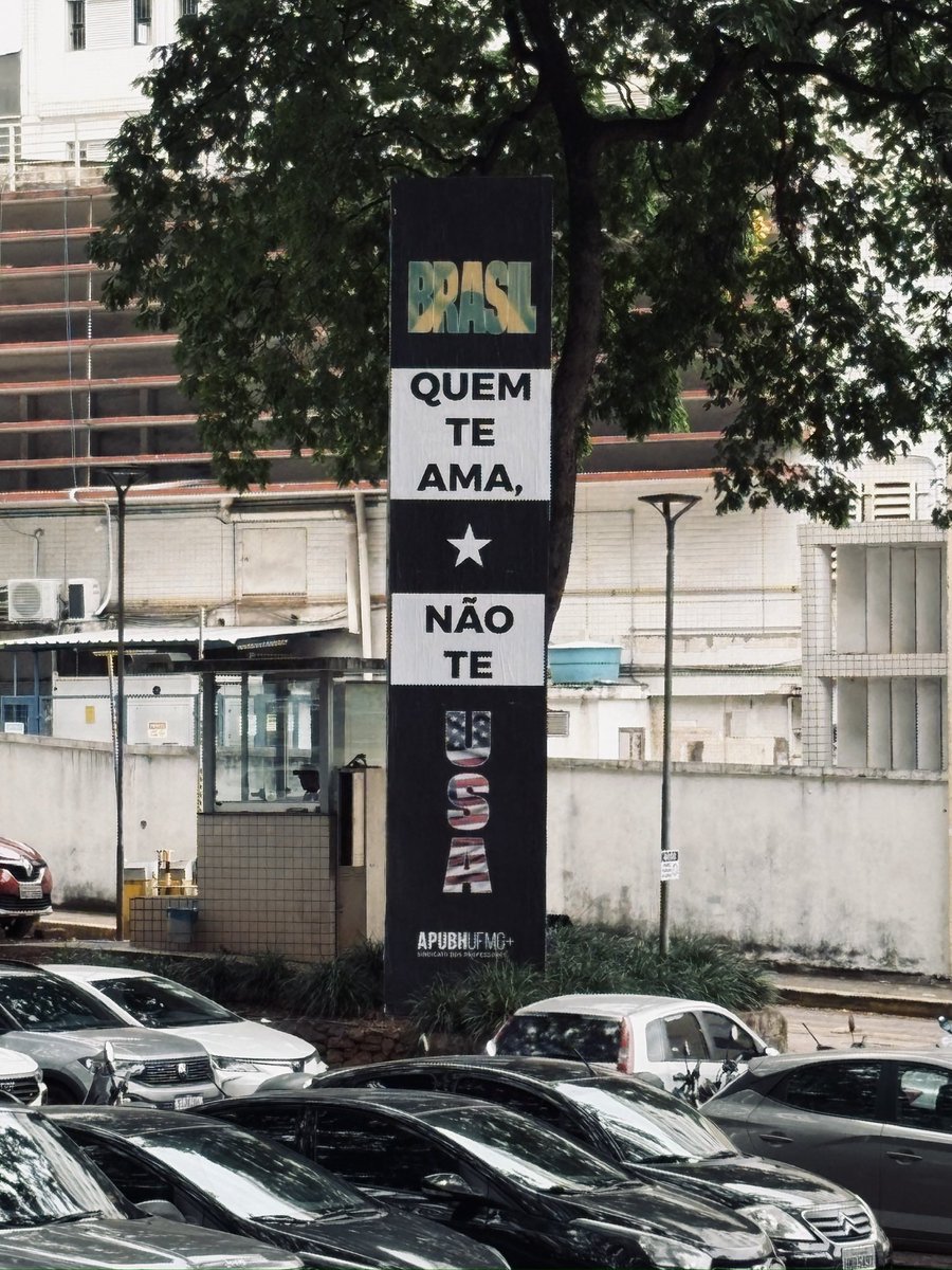 bearaiuga's tweet photo. amo chegar na faculdade e dar de cara com isso ⭐️ https://t.co/uLBDDKyVbB