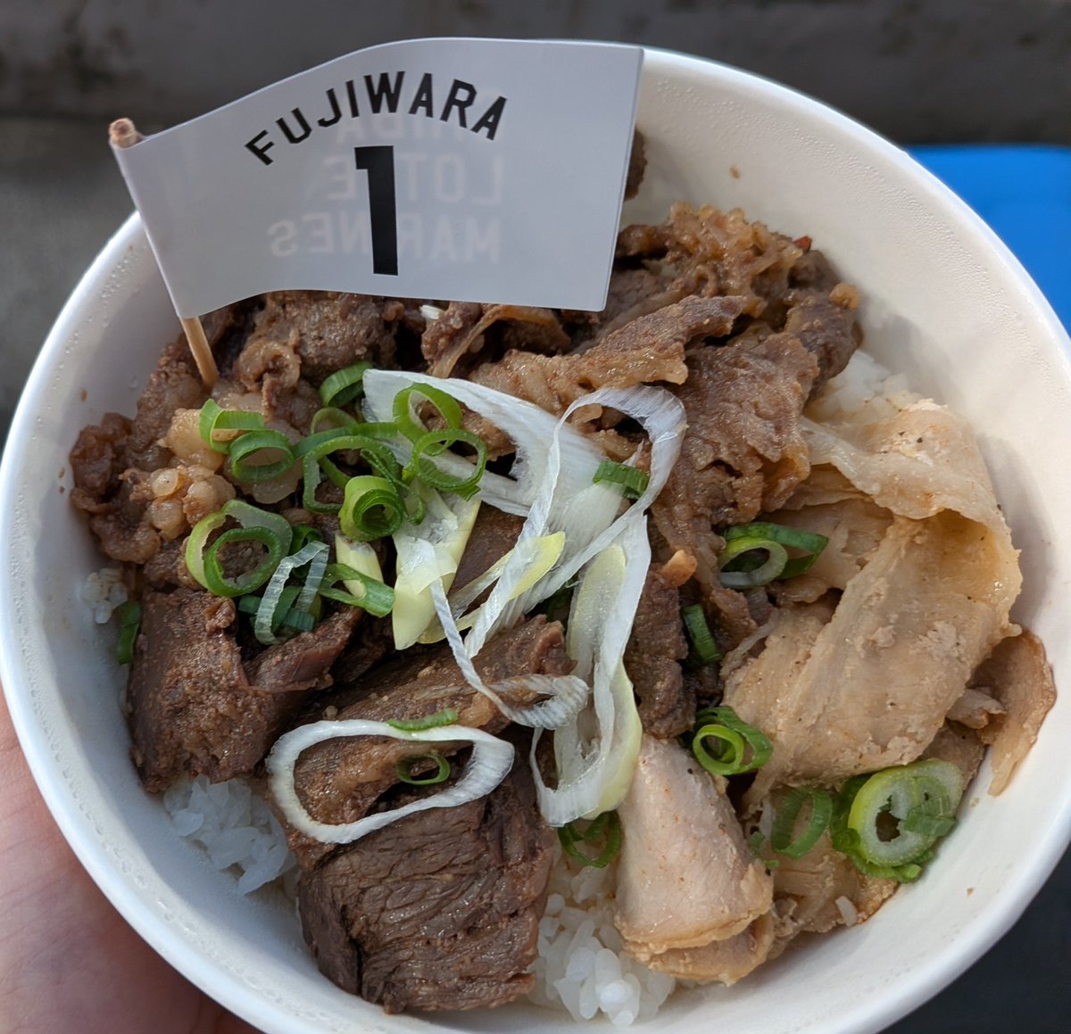 occkey_9106's tweet photo. 昨日はライスタからマリーンズ勝利を見届けましたー👏
勝敗よりも仲間と応援できたことが一番楽しかったー😆

試合前に日ハムファンとコンササポの方と初対面☺️
宮崎遠征行ったらしくめっちゃ話盛り上がったー⤴️⤴️
娘さんは柏サポに憧れてるらしい😯
柏サポではなかったけど嬉しいよー😆

#千葉ロッテマリーンズ
#北海道日本ハムファイターズ
#ZOZOマリンスタジアム