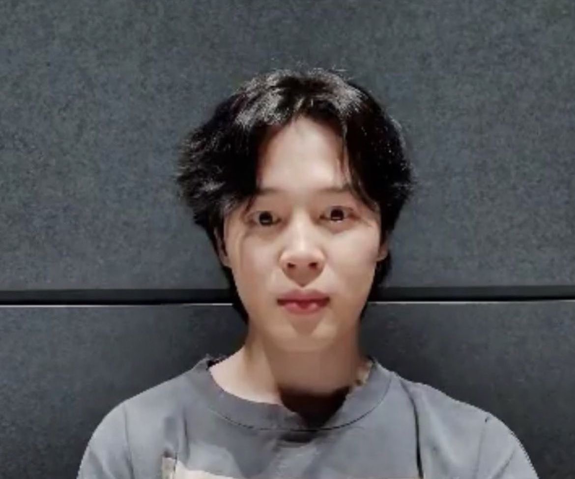 eterkooknal's tweet photo. la cara de mi mamá al ver el shorcito que me voy a poner el 23 https://t.co/CZpnEDmz5r