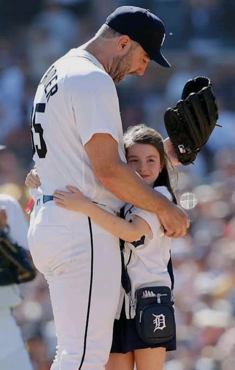InsideTheENT's tweet photo. Detroit Tigers pitcher Justin Verlander wrapped up his 21-year MLB career on September 26, 2026, when his 7-year-old daughter, Genevieve, surprised him on the pitcher's mound during the sixth inning. https://t.co/tZpIPsvaPo