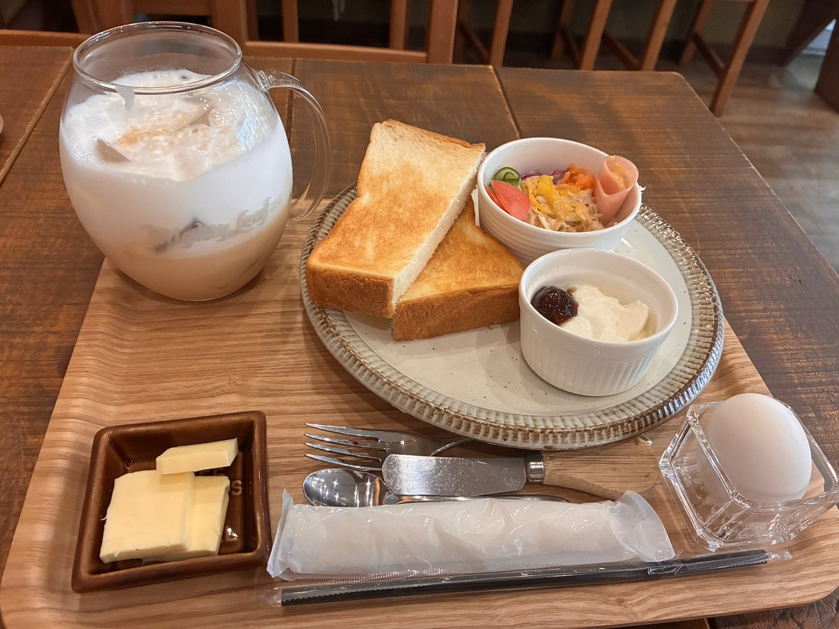 Atashidayo_puu's tweet photo. 作り置きのパン無くなった……
今日は久々に
いつものパン屋さんで
モーニング♡

ここのバター美味しいから
ちょっと多めにもらうのだ🤪 https://t.co/FNA5QtGIqB