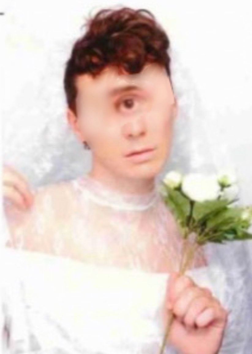 pain5ever's tweet photo. what if marriage dan howell only had one (1) Big eye https://t.co/1h6OgutPvj