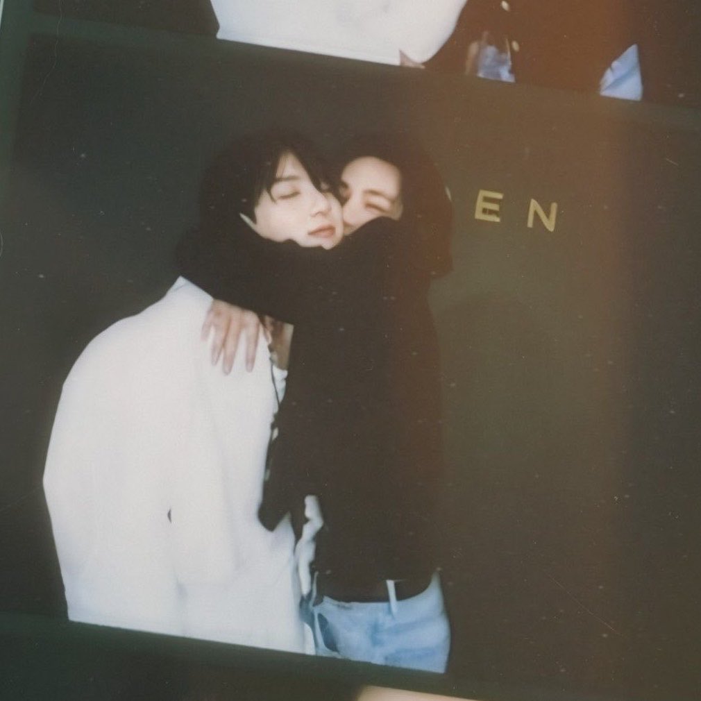 ihrtbunv's tweet photo. the chokehold these pics still have on me https://t.co/odpzene2VP
