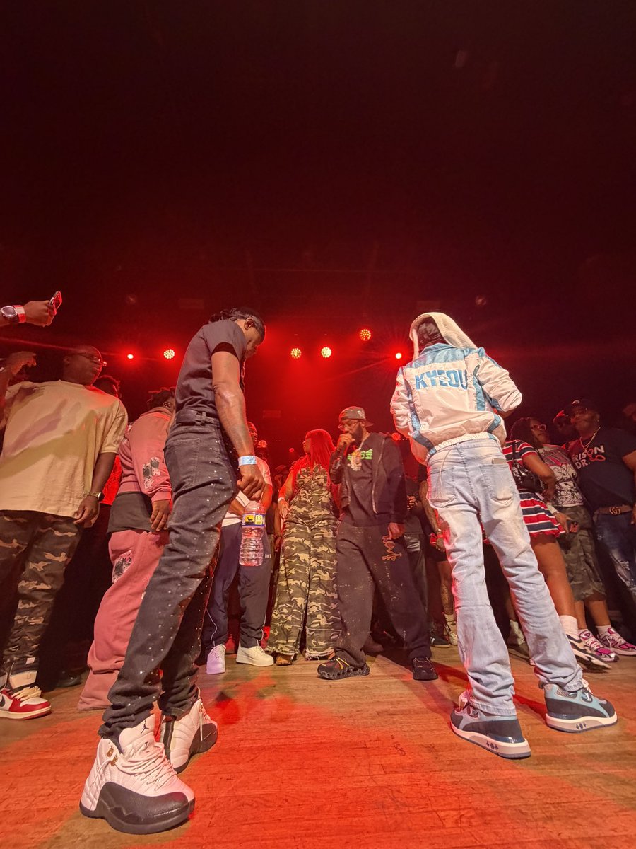 LarryDubb's tweet photo. Rum vs Roc up right now #SM16 #Urltv https://t.co/Q5UaBofc0x