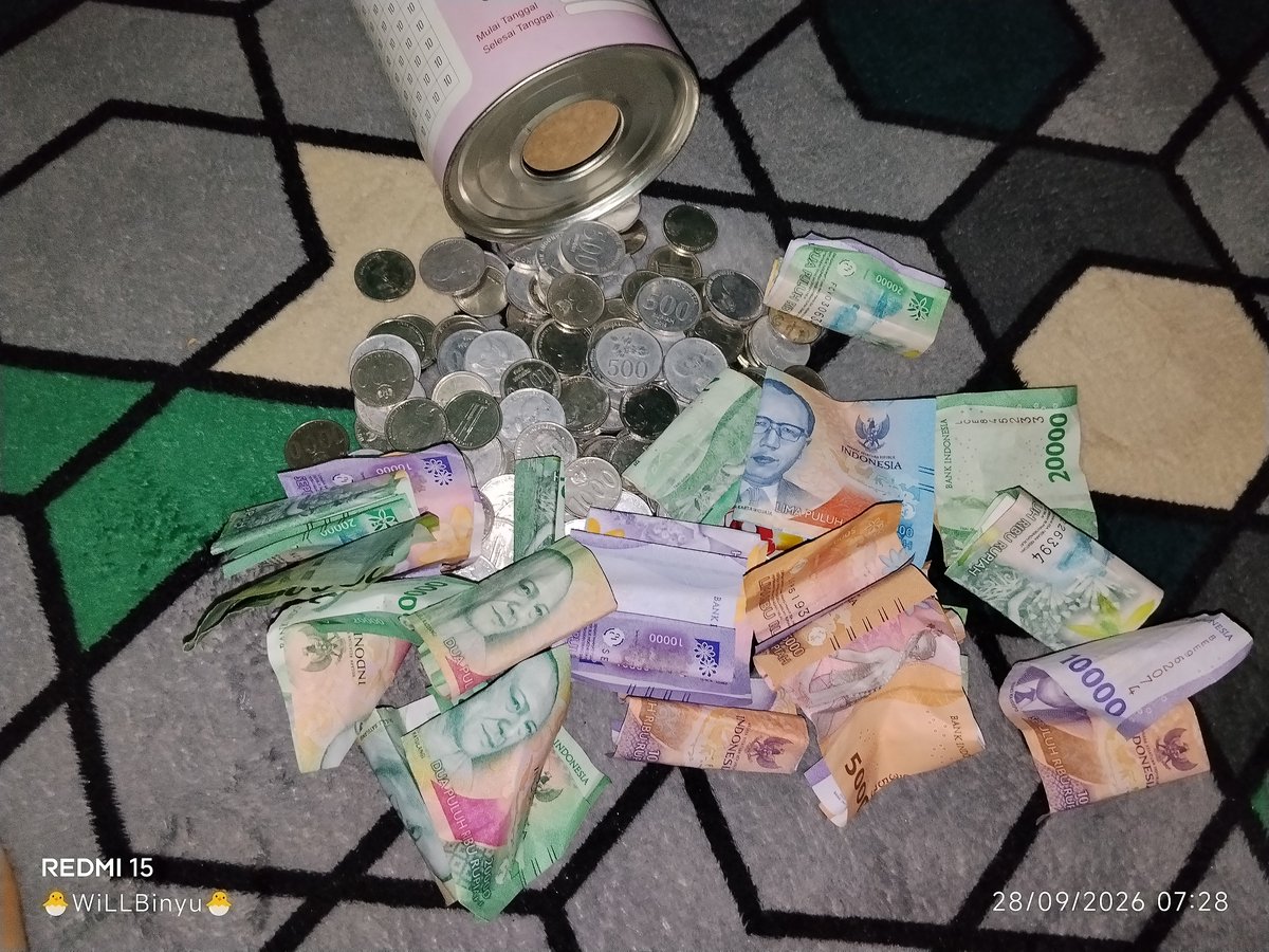 PickWiLbind0's tweet photo. Bongkar tabungan bt bayar spp. ☺️ https://t.co/83JaRGBLQI