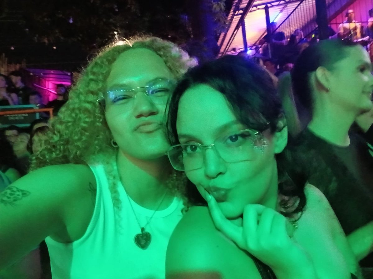Jdejheni's tweet photo. eu amo essa mulher e amo pro resto da vida. https://t.co/G2AEUdqAag