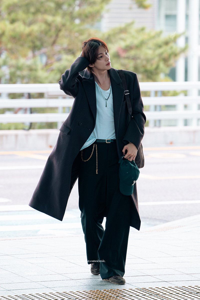 Andanteton's tweet photo. 260928 ICN
#ANTONxSaintLaurent 
#SaintLaurent @YSL
#ANTON #RIIZE #앤톤 #라이즈 #アントン https://t.co/iv73DErJcR