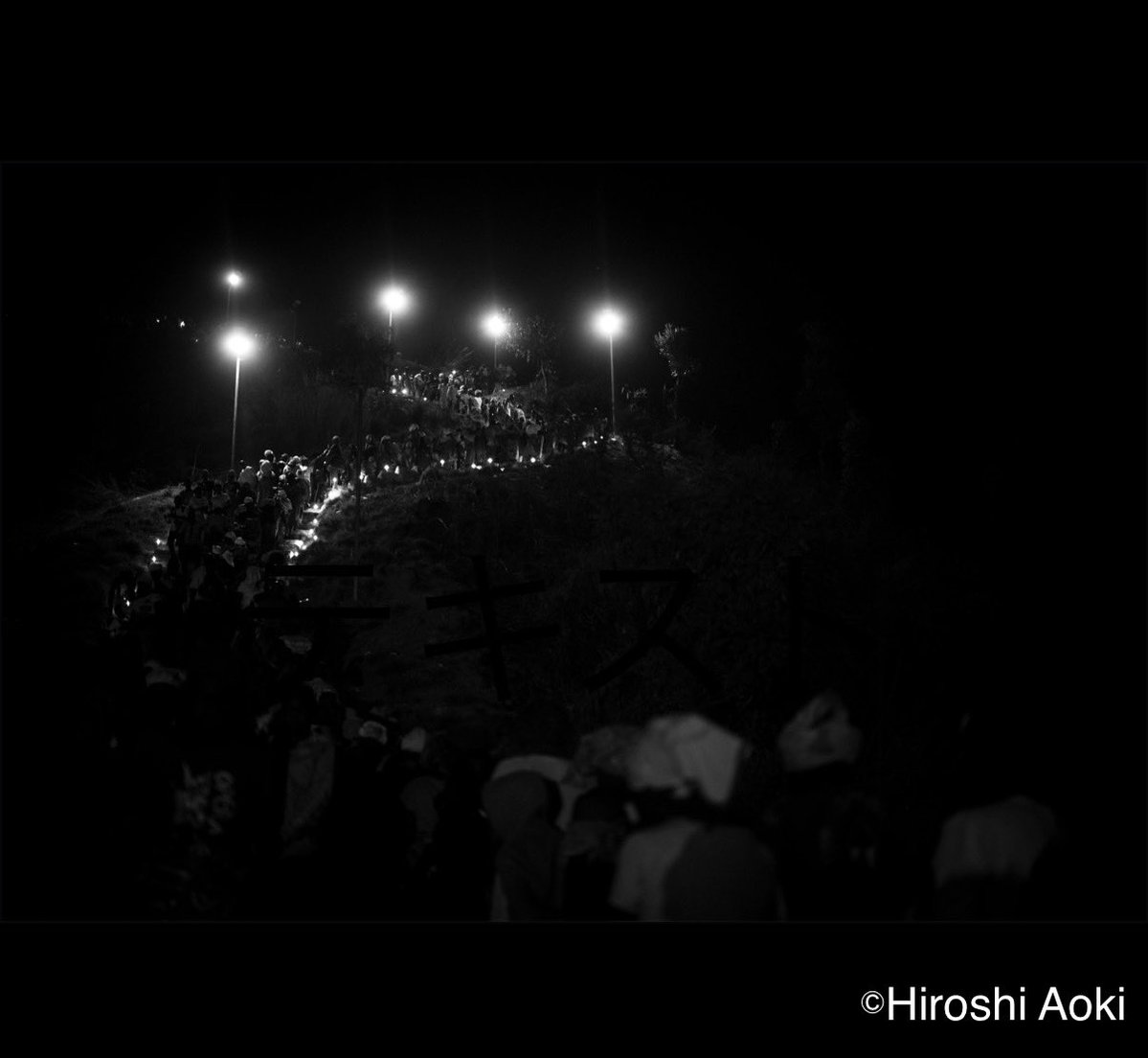 HIROSHIAOKI13's tweet photo. この世が天国のように

誰も見ていないように踊りなさい。 誰も聴いていないかのように歌いなさい。 一度も傷ついたことがないかのように愛しなさい。

https://t.co/L3TsfjxkrW

#青木弘#アフリカに愛された写真家#PEACEis___#戦場フォトグラファー#戦場取材記 https://t.co/h60y6Zvplo