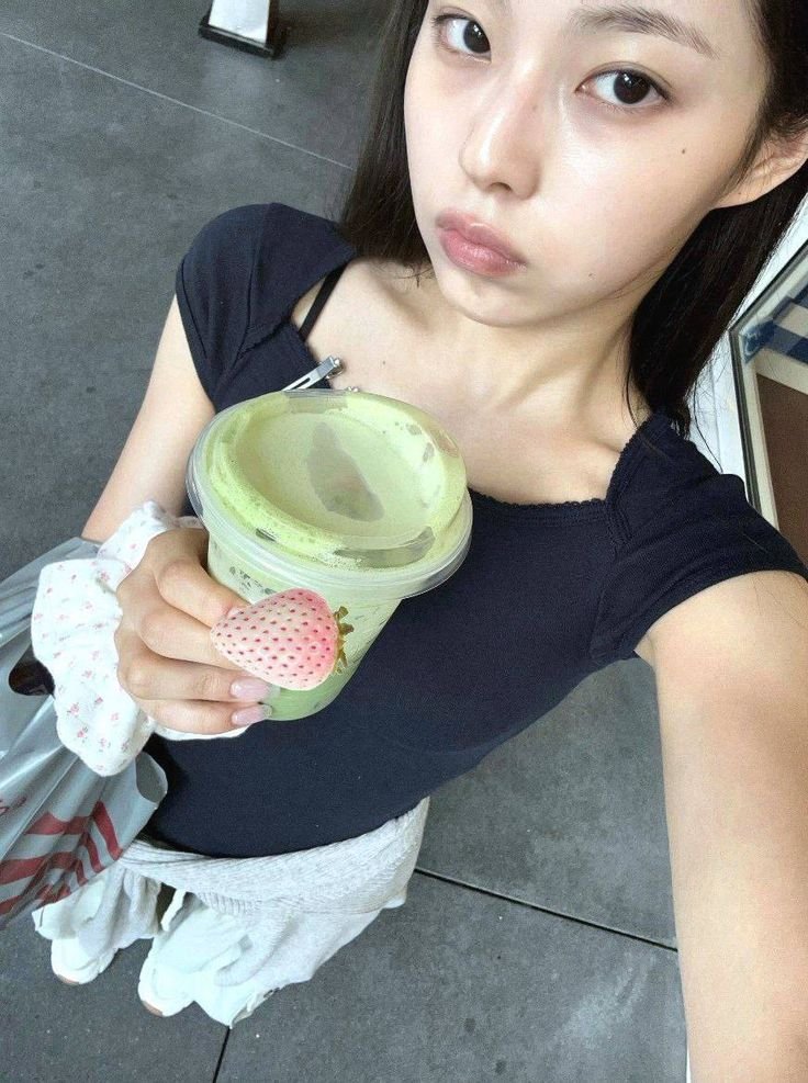 KyujinRiffs's tweet photo. @ShinyuRiffs sumdaaah abang hariini dd sarapan matcha 😌😌😌✋🏻abanh mao egk https://t.co/AxVTB8Eq3b