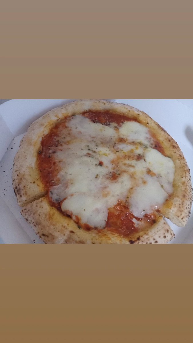 rim_xaa's tweet photo. ピッツァ🍕うまい https://t.co/OxJRYlXG0c