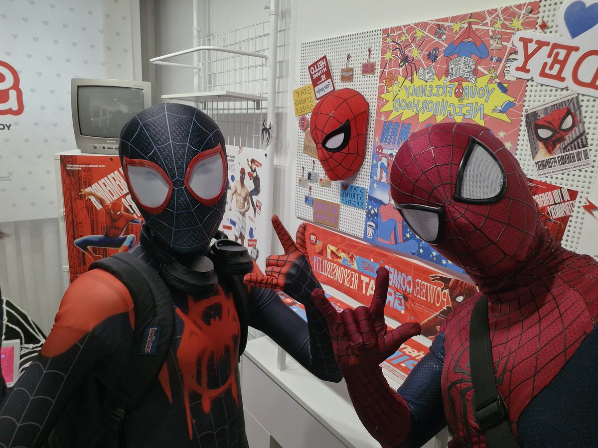 HD6100753361734's tweet photo. #wes2spidey #스파이더맨 
일요일날 마일즈 모랄레스 스파이더맨으로 다녀왓어요

카페도 너무 잘꾸며져있고 손님들도 모두 스파이더맨 좋아하시는분들 모여있어서 사진도 많이찍히고 좋은 추억 정말 많이 만들고갔습니다 :]
힘내요 스파이더맨‼️

(어스파: @gempeo_cos ) https://t.co/evLVWlnFJz