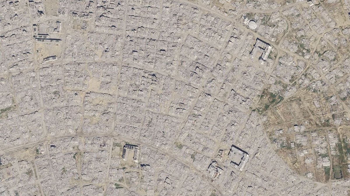 peterdaou's tweet photo. People are sharing updated Google images of Gaza.

If this isn't genocide, what is? https://t.co/MpebXFPSKZ