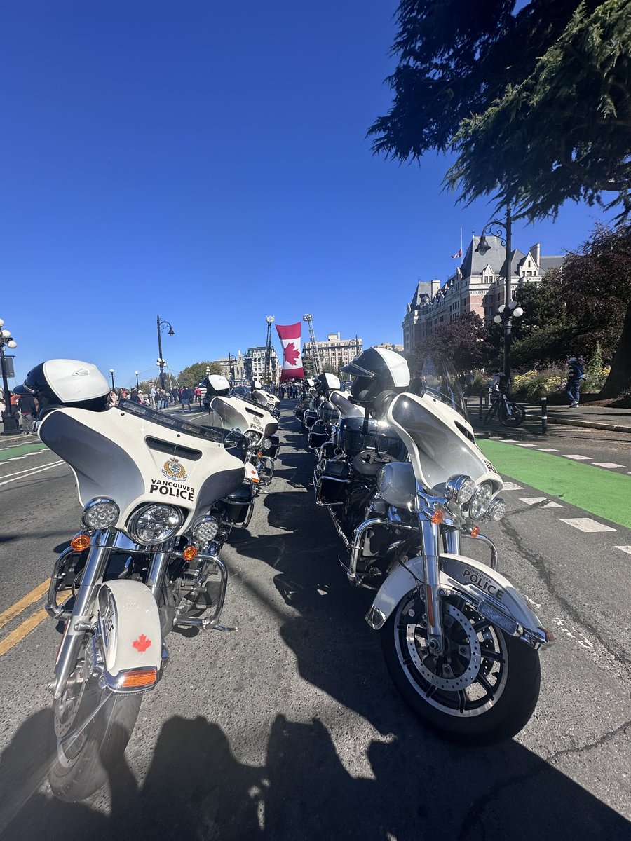VPDTrafficUnit's tweet photo. VPD Traffic and @vicpdcanada Motors lead the procession for #BCLawEnforcementMemorial today @CityOfVictoria 
#WhyWeGather https://t.co/X6nu0ziKEs