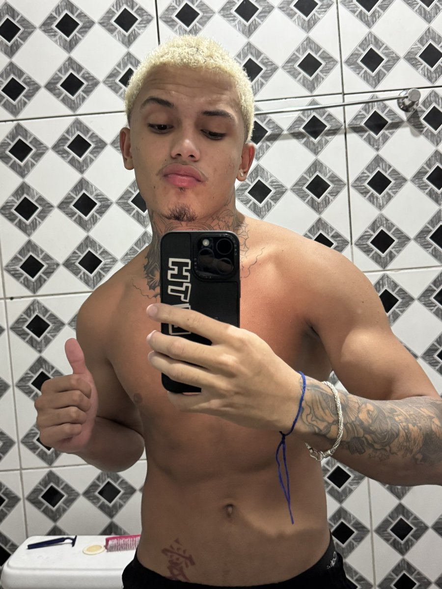 kazitoff's tweet photo. em casa / na casa dele
https://t.co/zB7LEyT4CR https://t.co/yXerC6gedf