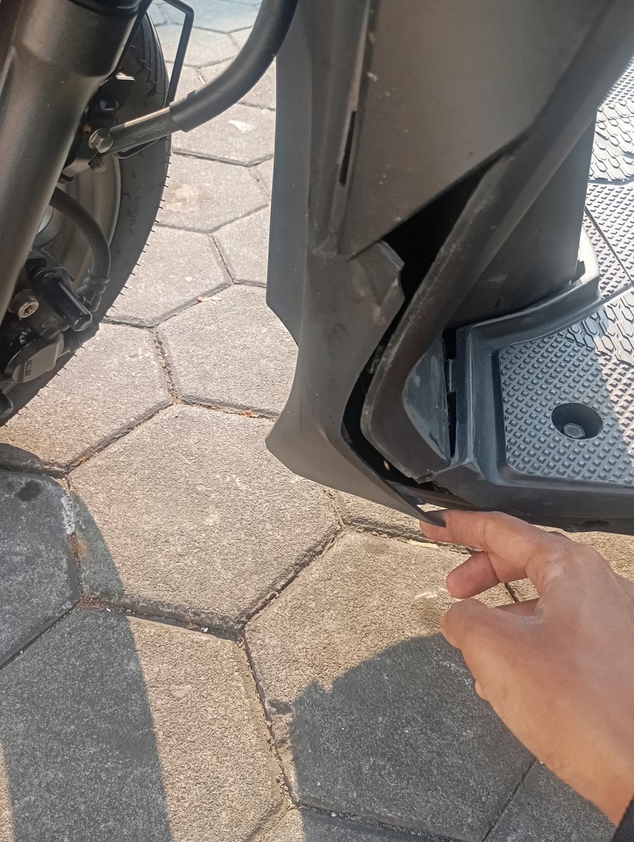ReyRebahan's tweet photo. mobil anjink eemng.. belok ga nge sen dlu babi.. https://t.co/3TJCeMdmLv