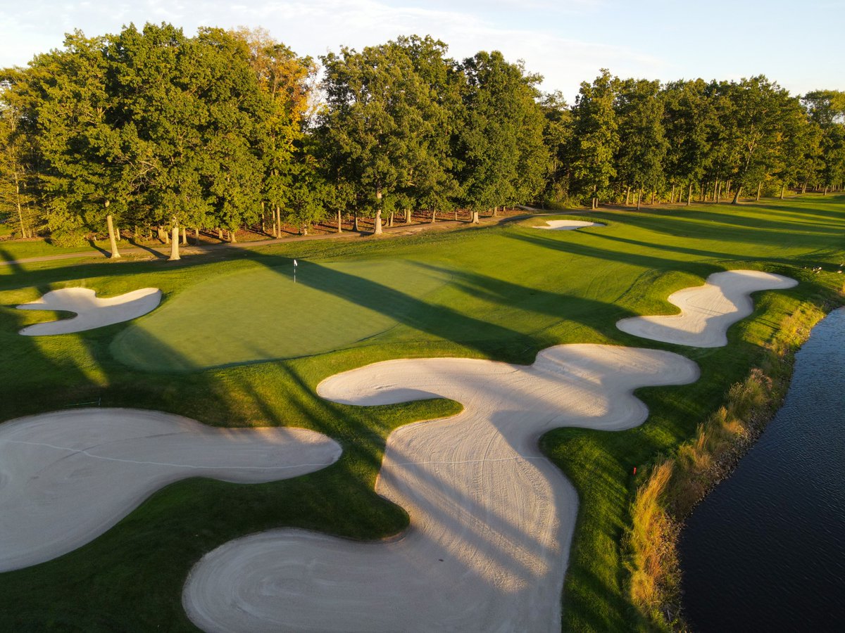 HomeInTwo's tweet photo. Chasing the last light on a perfect fall golf day.

Hard to beat September in Northeast Ohio. ⛳️🍂 https://t.co/HKTJHbiPEZ