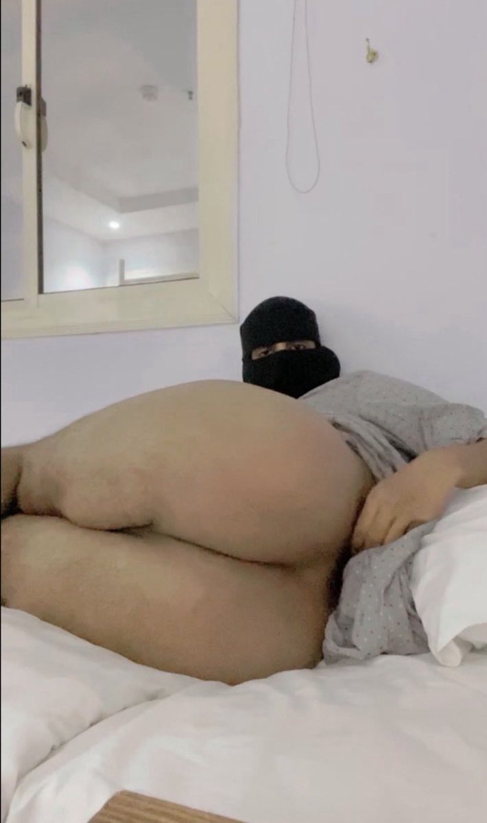 Ffaair1's tweet photo. عندك اهلك انت الشريفة المحترمة اللي الكل يشهد باخلاقها بس اول ما تقفلين باب غرفتك تقلبين فحبة بنت فحبة تعرضين شحومك الرخيصة للفحول ياكىىىمك😂

#معصيتّيَ_رِحّتِي #فويس #سادي #سادية https://t.co/N7ueC4QlSC