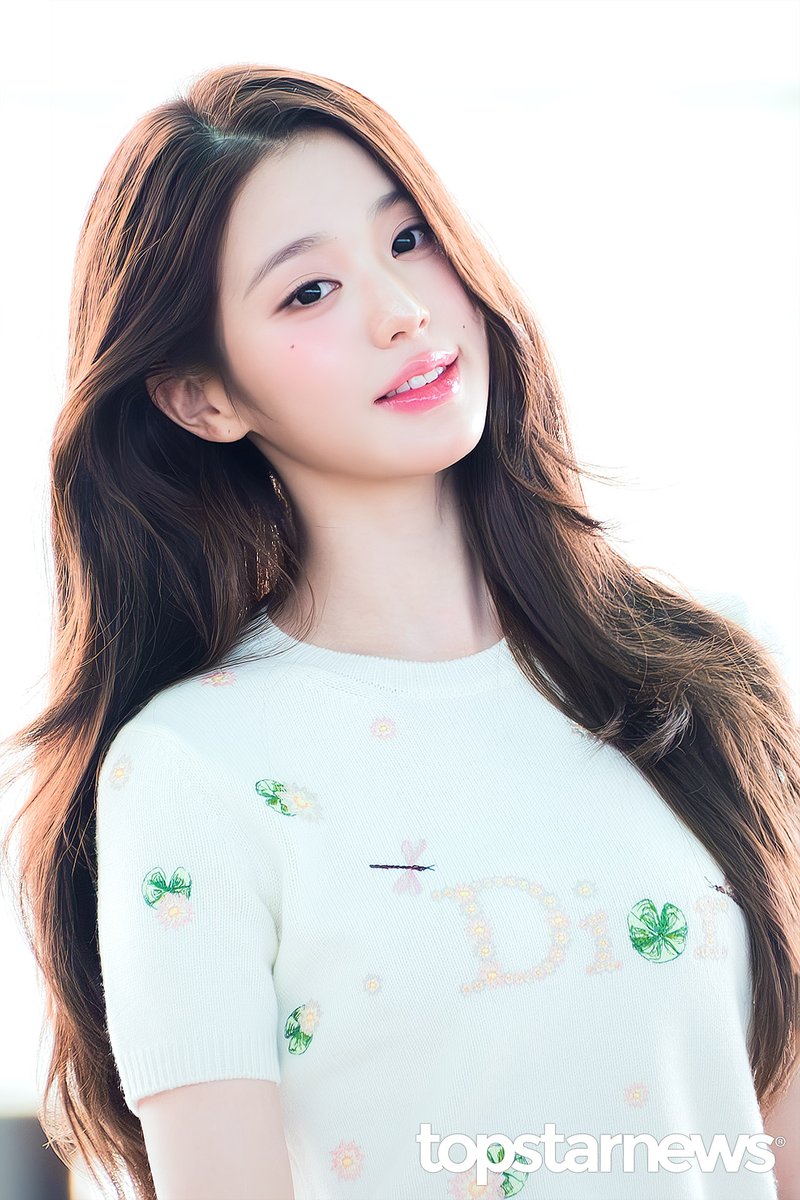 TSN_PHOTO's tweet photo. [HD포토] 아이브 장원영, ‘천상계 비주얼’ (인천공항 출국) #장원영 #JANGWONYOUNG #아이브 #IVE #인천공항 #출국 #입국 #프리뷰 https://t.co/a9p2WNgCHn <- Original Photo https://t.co/ZWXBGu6aCt