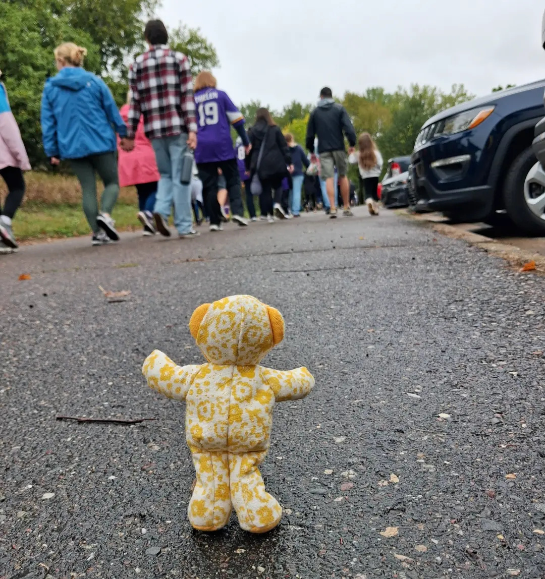karlacdcarente's tweet photo. Today I participated in #thewalkforthought and it was so amazing to see all of the people who showed up for it! #bombusbear #itwasallyellow #pocketbear #choosehappiness https://t.co/EGJcPLwiMC