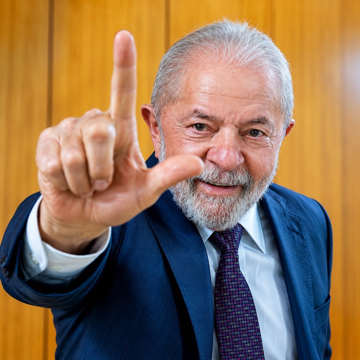 stagepopbr's tweet photo. 🚨 Lula revela que vai atrás de influenciadores que estão tentando fugir para Portugal para continuar divulgando casas de apostas:

“Alguns estão querendo ir para Portugal para transmitir de lá. Nós vamos para cima. Dessa vez não vai acontecer. Eu não vou permitir que as mulheres e os homens gastem o dinheiro da comida das crianças jogando, porque é uma doença comprovada.”