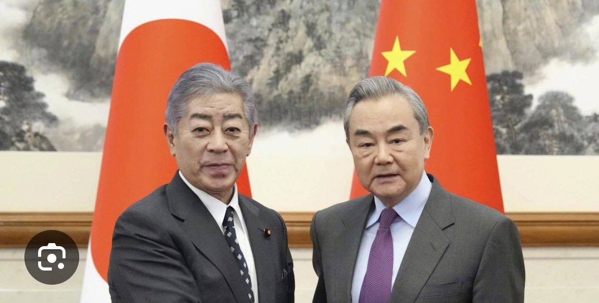 shota201907's tweet photo. ぶっちゃけさ

今、岩屋毅議員が
中国に歴訪してるけど確か
前回10年ビザの話とりつけて
こなかったっけ？

結局外務大臣クビになって、
その話がオジャンになって、
どんな面下げて訪問するのかな？？

この議員は
日本にいらんだろって思う人🖐️ https://t.co/I14CIvitI0
