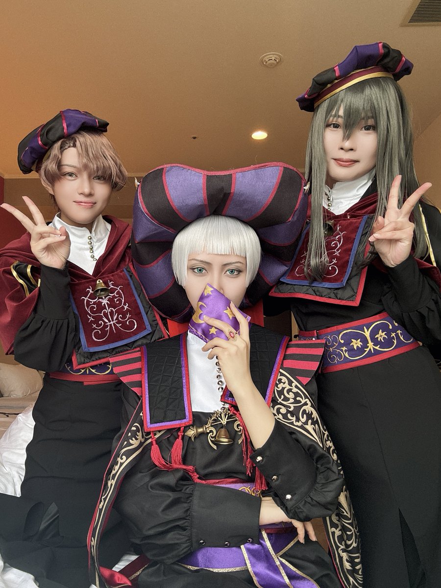 cos_T_'s tweet photo. Cosplay / twst

念願のぶるべる❕🔔
雨だけど楽しむぞ～～！

#Dハロ仮装ツイステ
#Dハロ仮装2026 https://t.co/nAIcppqoS1