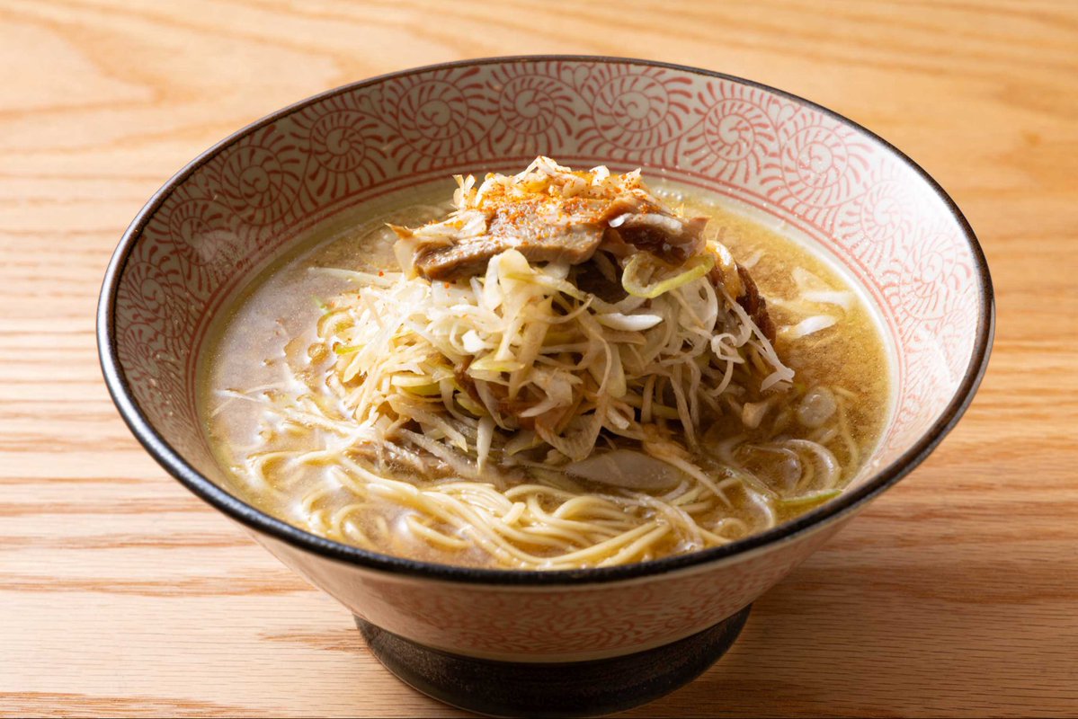 ramen_makisada's tweet photo. 京都に来たら、
この一杯を知らずに帰らないでほしい。

中華料理人が本気で作るラーメン。

「ラーメン まきさだ」

本日11:30〜14:00・17:30〜21:00

📍京都・地下鉄烏丸御池.丸太町徒歩6分

#ラーメン #グルメ #京都
#ランチ #観光 
#kyoto #おすすめ https://t.co/02tW8mBYlH