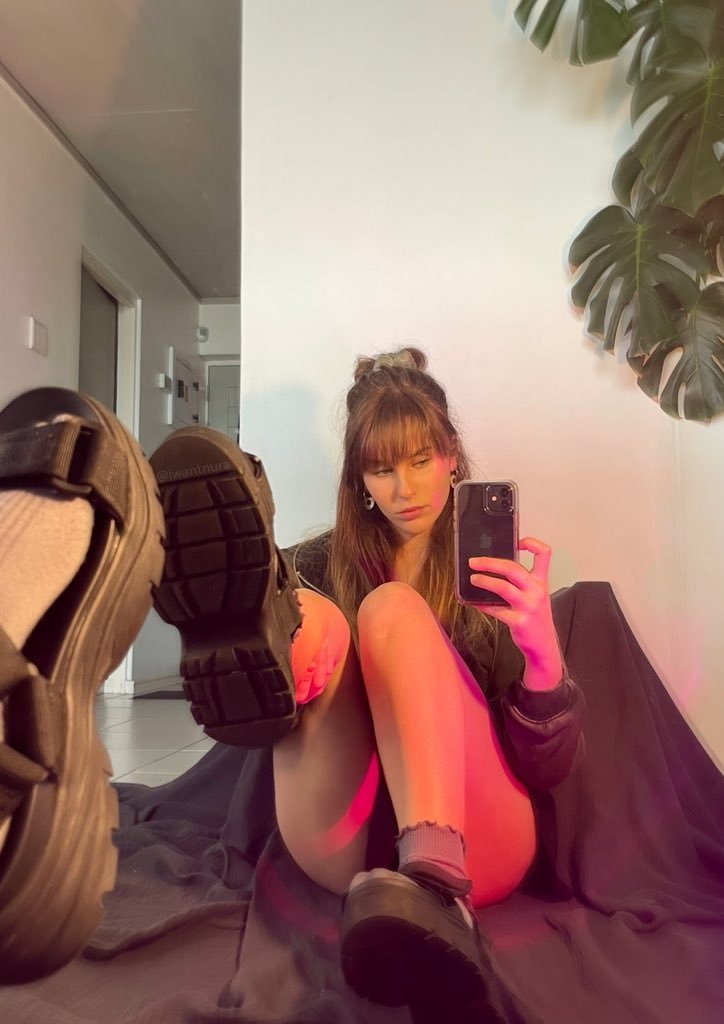 yourgoddes_aria's tweet photo. i want your attention, loser :p
This is where you belong 
#feetworshi̇p #findom https://t.co/DRaiPahgkW