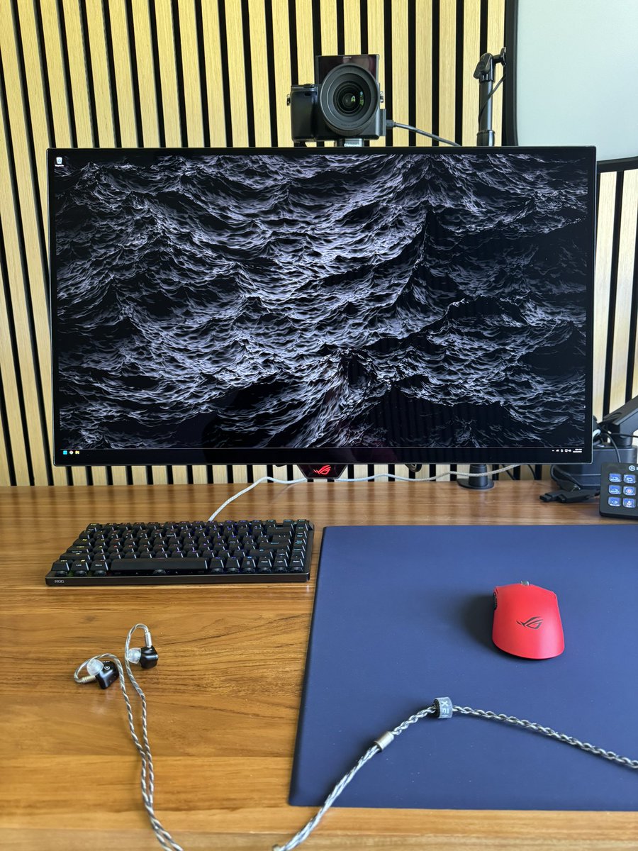 SilkOCE's tweet photo. 🚨TECH SPOTLIGHT!

For the past couple weeks I’ve been running the ROG Swift OLED PG27UCWM 4K 240 Hz monitor, and honestly, there is no better option if you have the hardware to push it!

Some of the top features include:
- Tandem RGB OLED with their TrueBlack Glossy™ coating (my preferred OLED panel right now!)
- Versatile Dual Mode allowing you to SWITCH BETWEEN 4k@240Hz and FHD@480Hz. It’s great to have no compromise for competitive titles.
- Enhanced OLED Care Pro with Neo Proximity Sensor, so I don’t need to worry about burn-in.

Thank you to @ROG_ANZ for sending this one my way! I did a bunch of research before hitting them up, and this is in my opinion, THE PANEL TO GET if you like 27” and have the hardware.