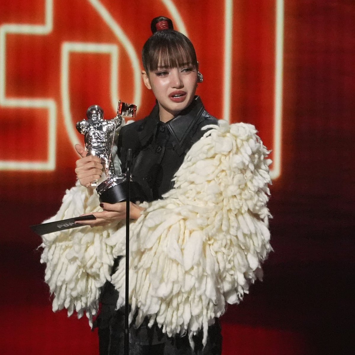 LiliesHome_'s tweet photo. 😭😭😭😭😭

@wearelloud @vmas @MTV

SAWADIKA LISA ON VMAS
#LISAisBACK_VMAS
🧁🎖️ https://t.co/sumuRCrB9Q
