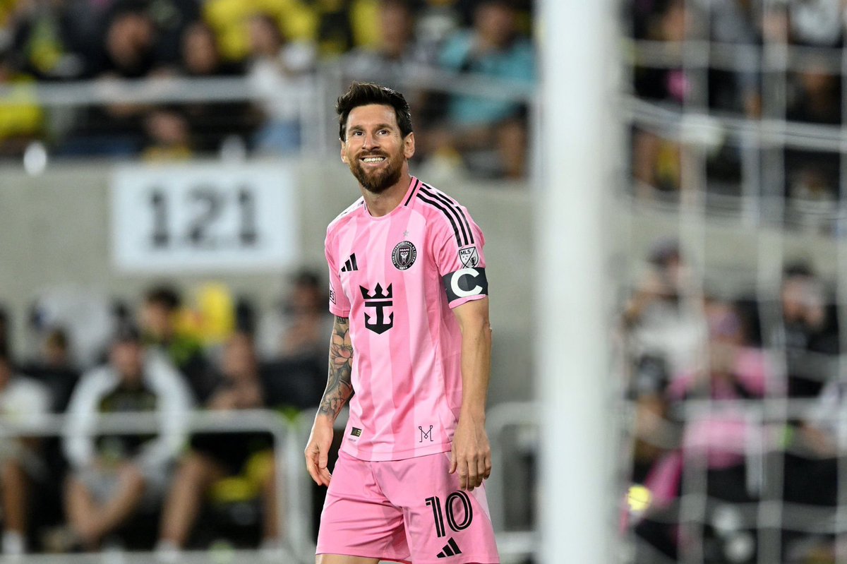 ActuFoot_'s tweet photo. ⚽️ 21 BUTS

Lionel Messi 🇦🇷 (39 ans) est le MEILLEUR BUTEUR de MLS en 2026. 🐐 https://t.co/XQjgXoGkhM