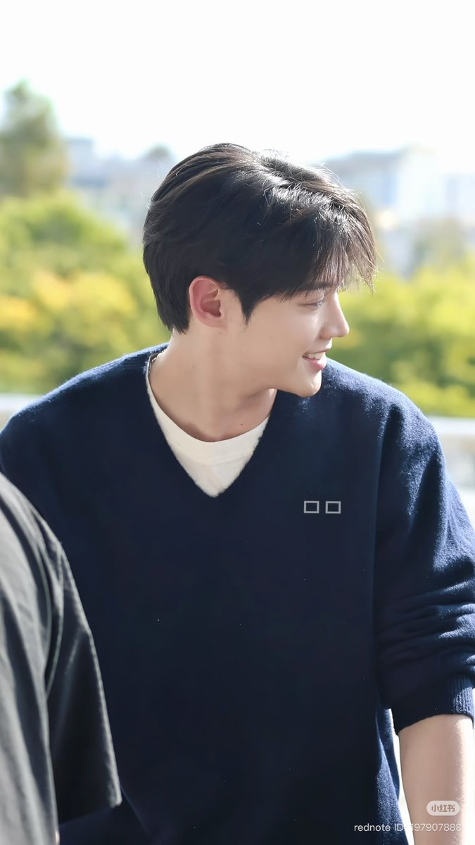 dolphinkhotinh's tweet photo. cho đến cuối cùng, nụ cười của anh là điều trân quý nhất…

#KimYoonSik #김윤식 https://t.co/Z6Q8n5sJuM