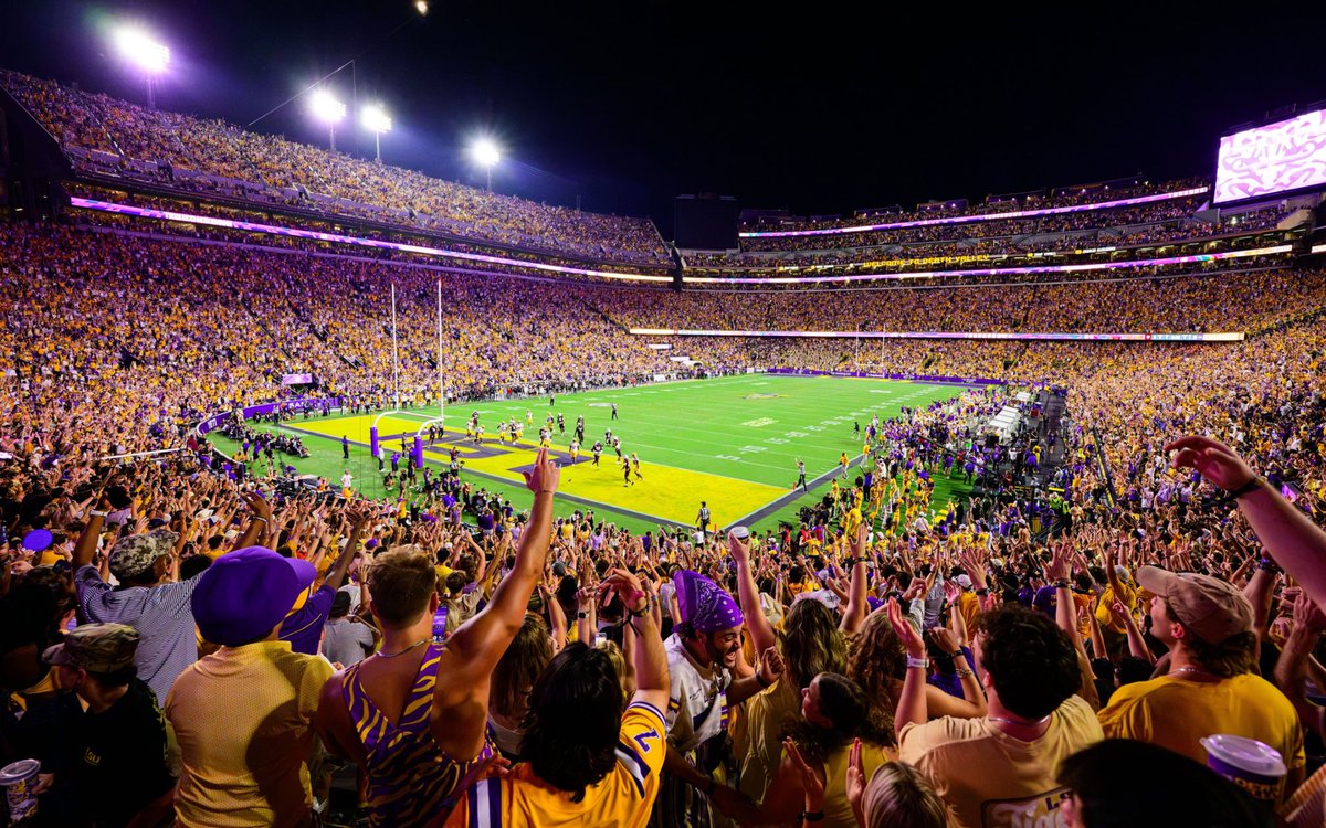 LSUfootball's tweet photo. Tiger fans painted Death Valley GOLD https://t.co/c4H9bGUyp7
