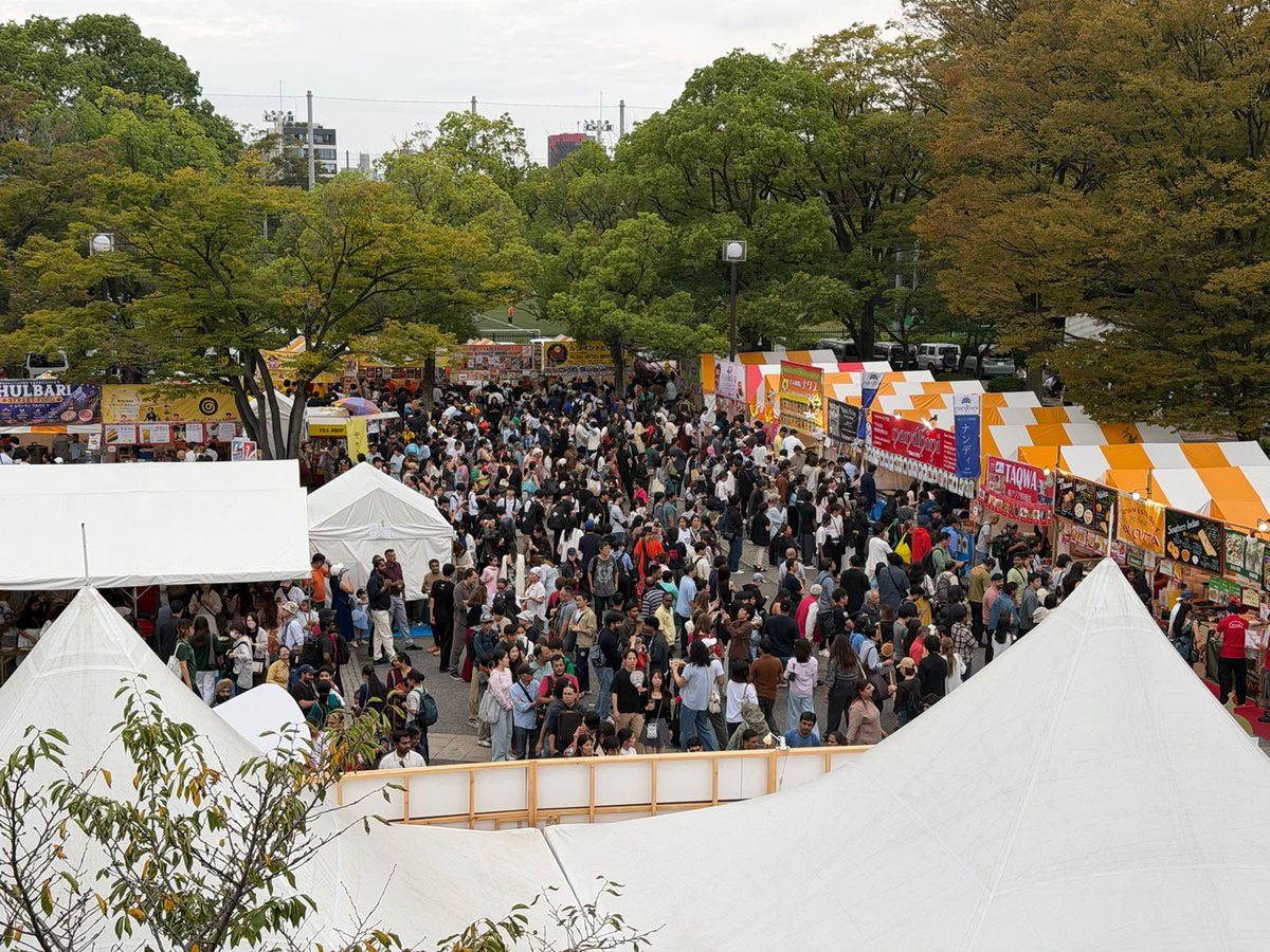 IndianEmbTokyo's tweet photo. 20万人を超える皆様にご来場いただいた、忘れられない2日間。🇮🇳🇯🇵

ナマステ・インディア2026では、インドの鮮やかな色彩、食、熱気、そして文化が代々木公園を彩りました。

東京の中心で、インドの魅力を存分に感じていただけた2日間となりました。

ご来場いただいた皆様、ありがとうございました。

また来年お会いしましょう！

#ナマステインディア2026
#NamasteIndia2026