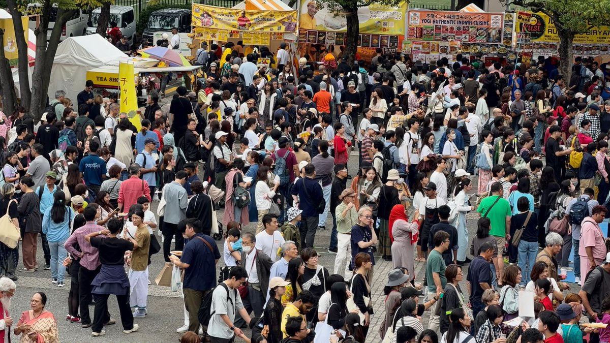 IndianEmbTokyo's tweet photo. 20万人を超える皆様にご来場いただいた、忘れられない2日間。🇮🇳🇯🇵

ナマステ・インディア2026では、インドの鮮やかな色彩、食、熱気、そして文化が代々木公園を彩りました。

東京の中心で、インドの魅力を存分に感じていただけた2日間となりました。

ご来場いただいた皆様、ありがとうございました。

また来年お会いしましょう！

#ナマステインディア2026
#NamasteIndia2026