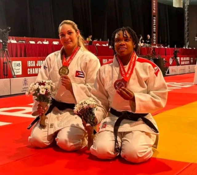 DiazCanelB's tweet photo. Una victoria con sabor especial: plata en 2022, bronce en 2025 y ahora, por fin, ¡campeona mundial! Un premio a la constancia, el sacrificio y la entrega.

Felicidades también para Ariagna Hechavarría por su metal bronceado en los 70 kilos de la categoría J1.

2/2 https://t.co/YeegouTEzF