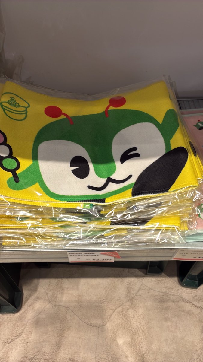 toeiro_shop's tweet photo. 【みんくるマフラータオル販売中♪】
9月26日（土）開催の「バスの日イベント2026in大井競馬場」にて発売しました、みんくるマフラータオルをとえいろ市ヶ谷店でも販売しております。

当日イベントに参加できなかった方も、とえいろでマフラータオルをゲットしてください‼️

※イベント当日はとえいろのブースへ、たくさんの方々にお越しいただきましたこと改めて感謝申し上げます🙇