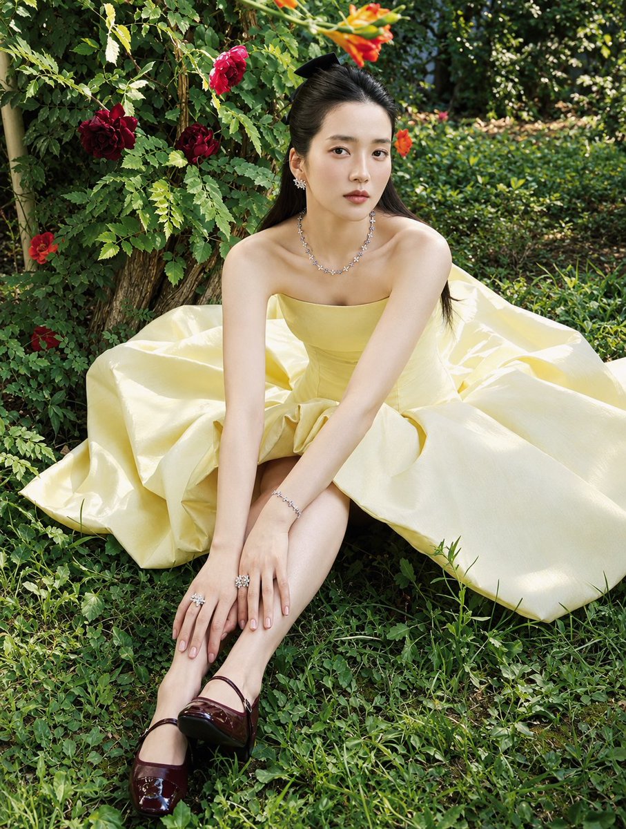 taeri_yeosin's tweet photo. Kim Taeri X Golden Dew X Luxury 
Oct issue https://t.co/TeatpyJayG