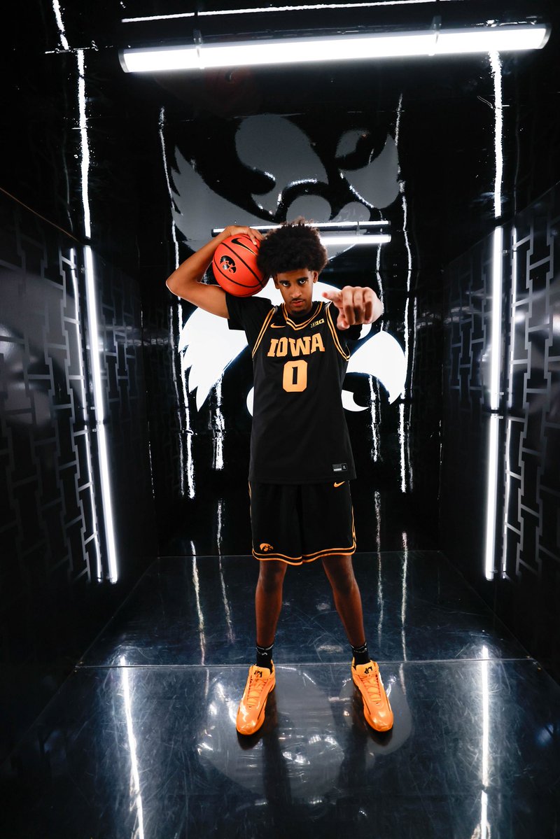 BentleyLus28's tweet photo. Go Hawks?? 👀
#officialvisit #notcommitted 
Grateful for the hospitality of @IowaHoops https://t.co/XEPxiaQoDL