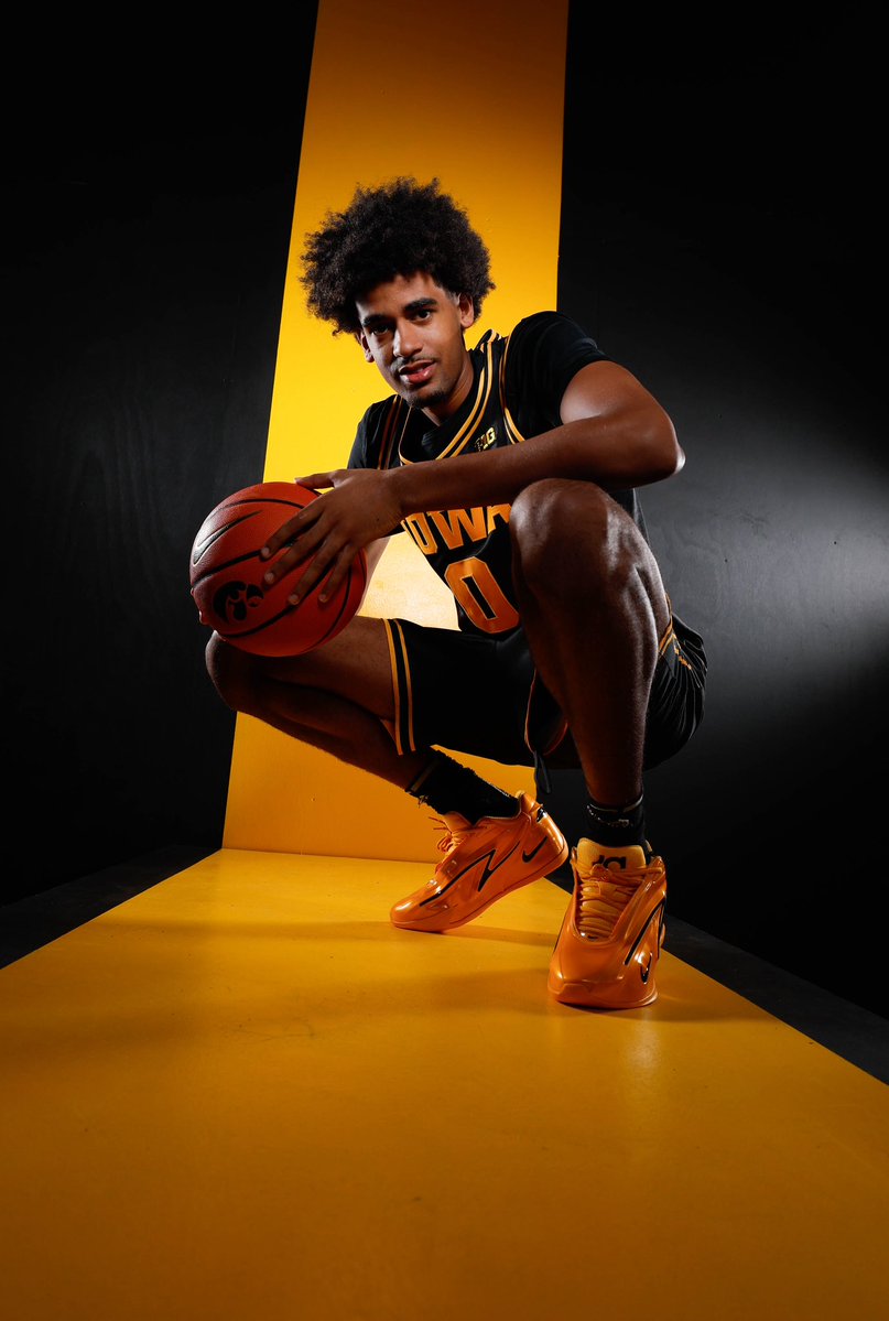 BentleyLus28's tweet photo. Go Hawks?? 👀
#officialvisit #notcommitted 
Grateful for the hospitality of @IowaHoops https://t.co/XEPxiaQoDL