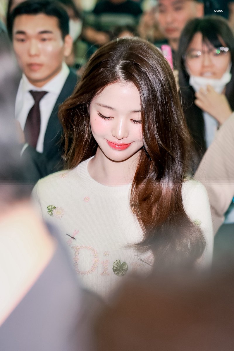 wgmm0304's tweet photo. 260928 파리 고고 ✈️

#ParisBoundWonyoung
#JANGWONYOUNG 
#WONYOUNG
#DiorSS27 @Dior
#IVE #아이브 #장원영 #ウォニョン https://t.co/vilme6ugko
