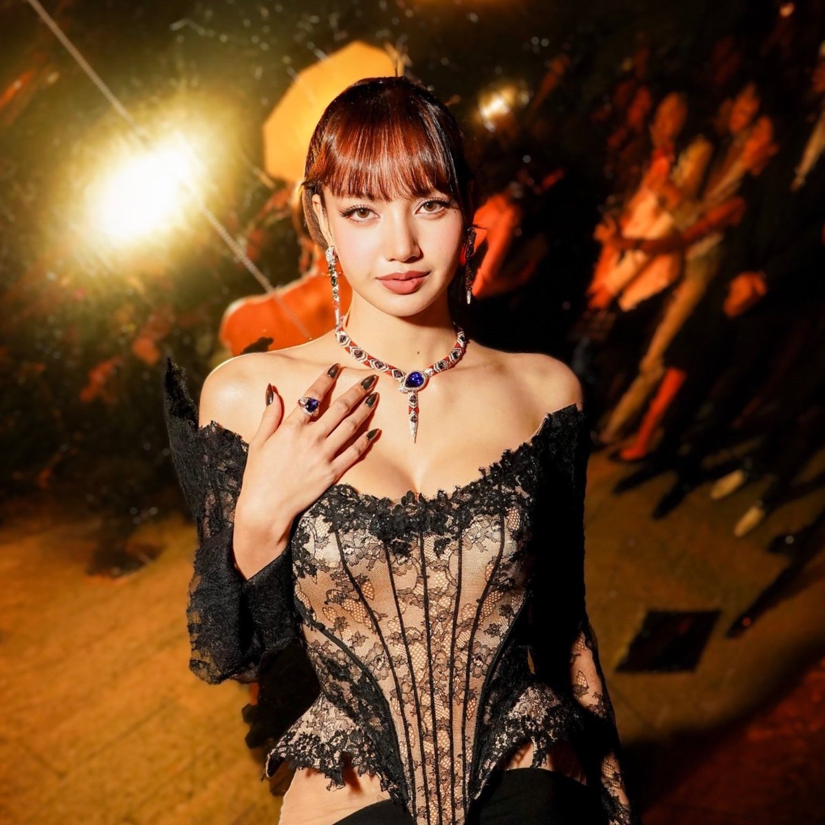 SNBbrasil's tweet photo. 🥺 HISTÓRICO: LISA EM LÁGRIMAS! 🏆✨

A estrela do BLACKPINK chorou muito ao receber o prêmio de Melhor Álbum Pop por “Dream”, feat com Kentaro Sakaguchi.

Ela bateu gigantes como Taylor Swift, Ariana Grande e Olivia Rodrigo!

Ela mereceu a vitória?
Opine!

#VMAs #LISA https://t.co/iAyPoPTaCS