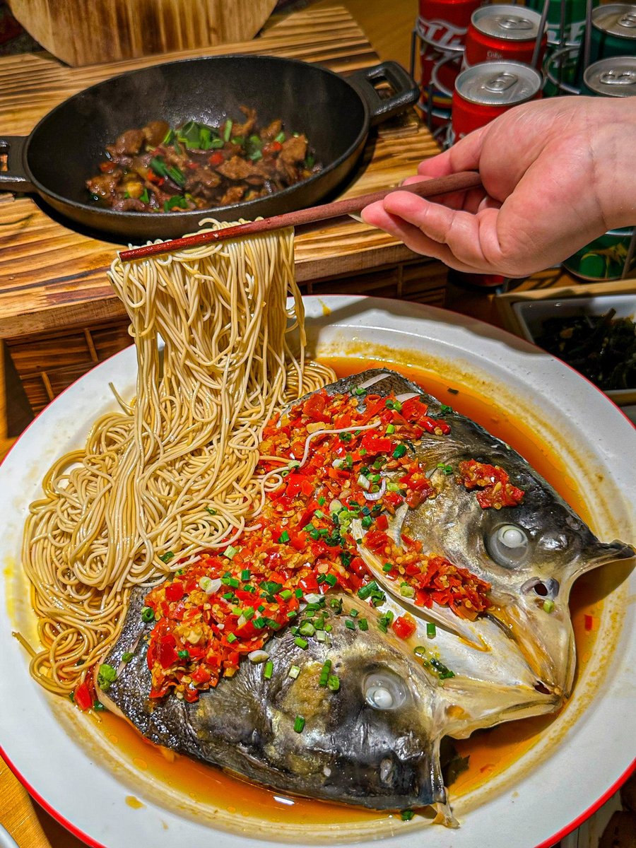 ydjwb's tweet photo. In Hangzhou, the small local snack "Dou Jiao Liang" (a savory rice cake with chili) is super popular among food lovers! https://t.co/UTKKplS9C0
