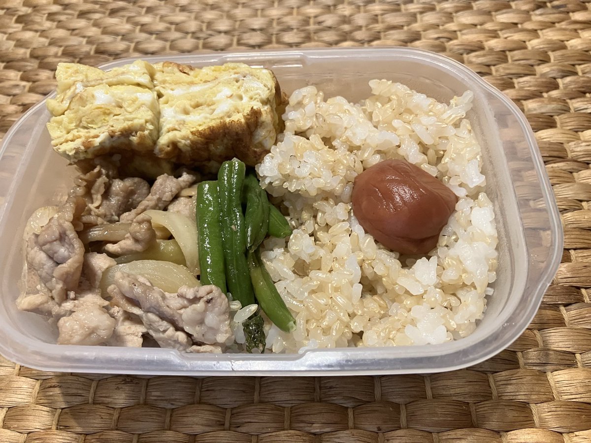 pinkf78's tweet photo. お弁当は美味しいヘルシーをモットーに♡

おはようございます☔️

長い秋雨前線🦦✨
雨で潤ったら
美しい紅葉が待ってる🍁🍂

玄米飯(梅干し)
生姜焼き
いんげんソテー
出汁巻たまご

今日も大切に過ごします✨☺️ https://t.co/37plgyxTSq
